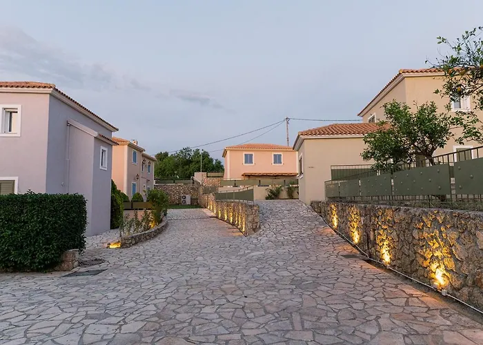 Vasilopoulos Residences - Anthia With Jaccuzzi & Emelia With Shared Pool Vila